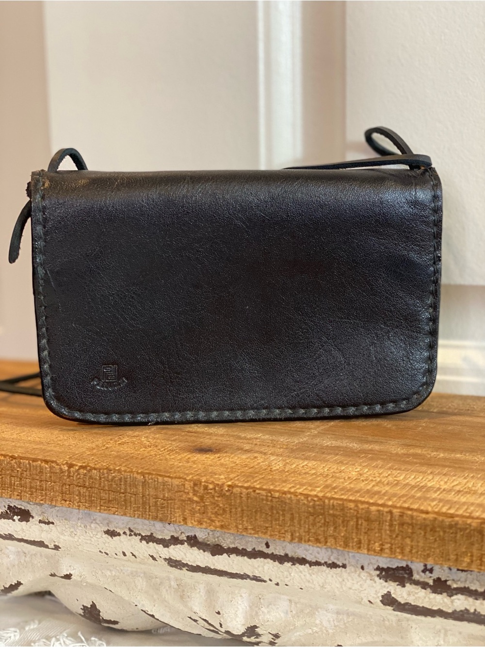 Vintage Peruzzi Italian Classic Black Leather Crossbody Wallet